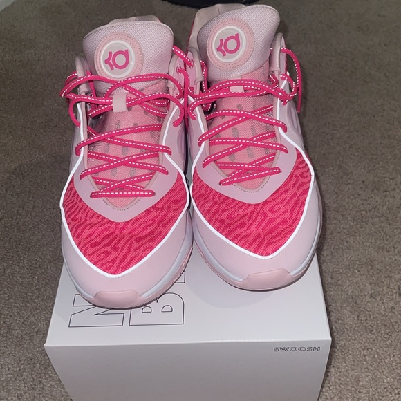 KD 16 custom made pink basically new tried on once with original box - Picture 2 of 8